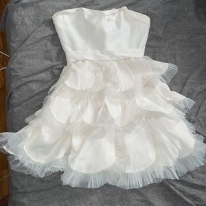 BCBG. White Silk Scalloped “Bubble Dress” Mini Dress Size 2